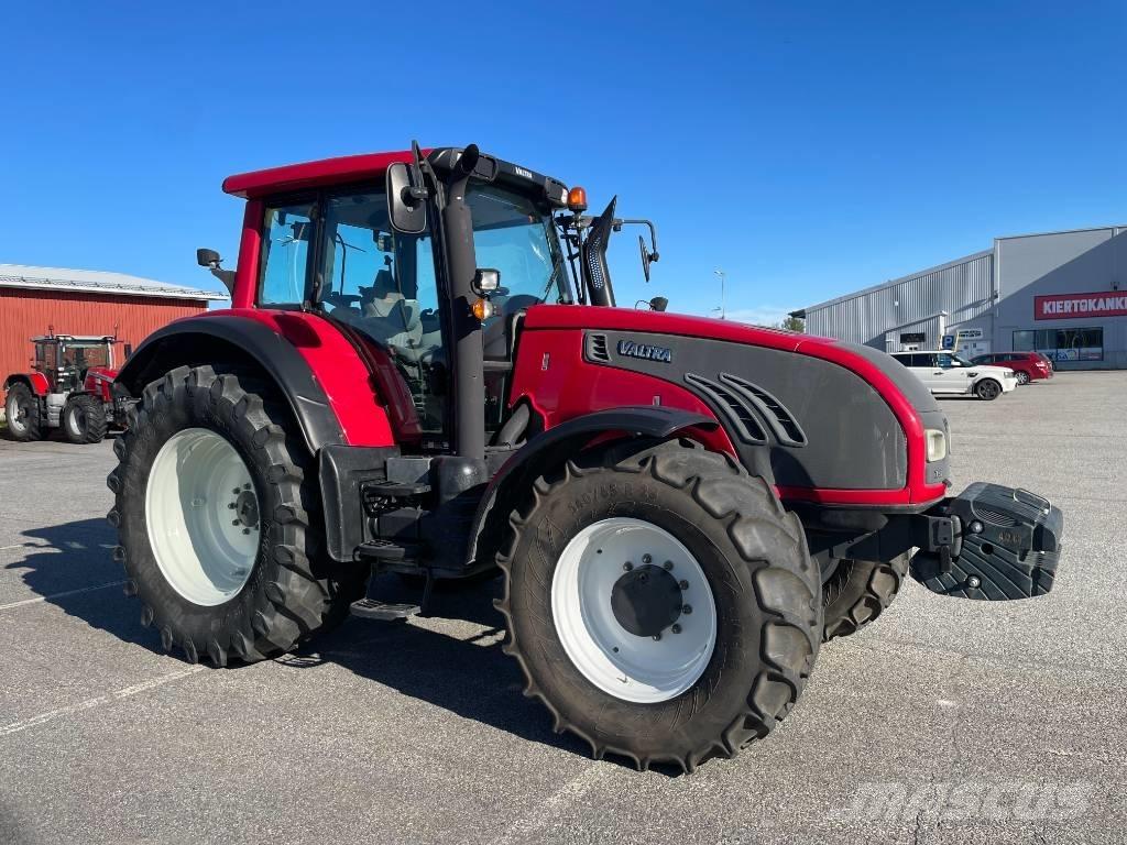Valtra T 153 Versu トラクター