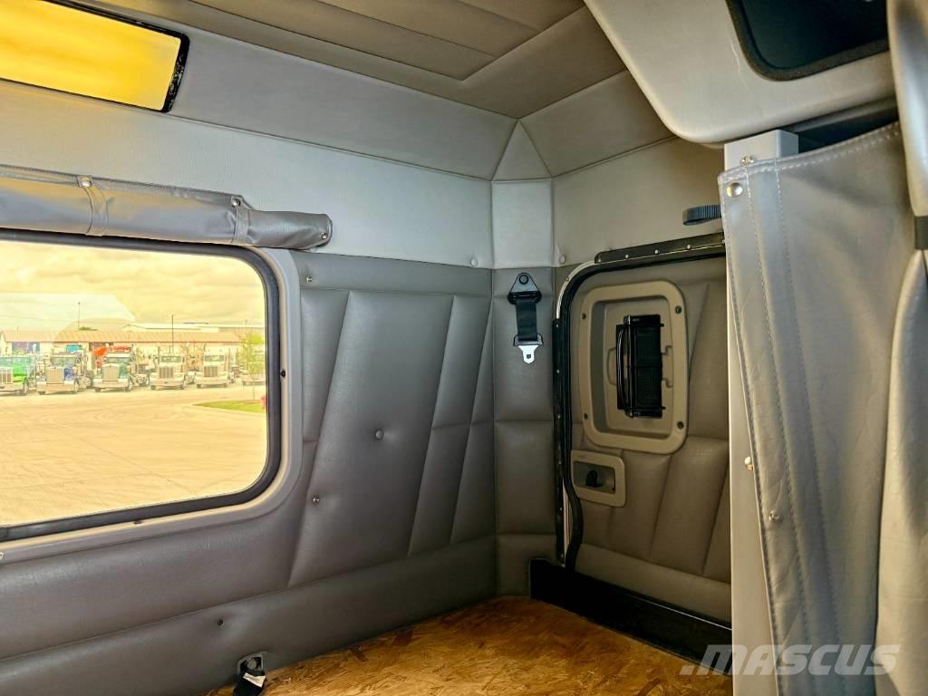 Peterbilt 388 中古トラクターヘッド | トレーラーヘッド