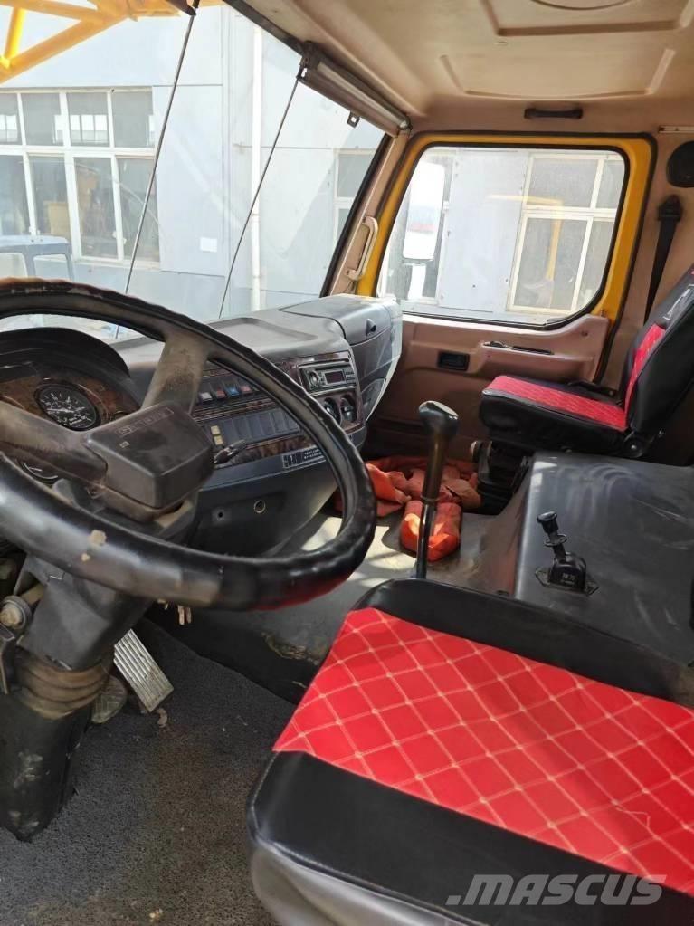 XCMG QY 70 K ラフテレーンクレーン