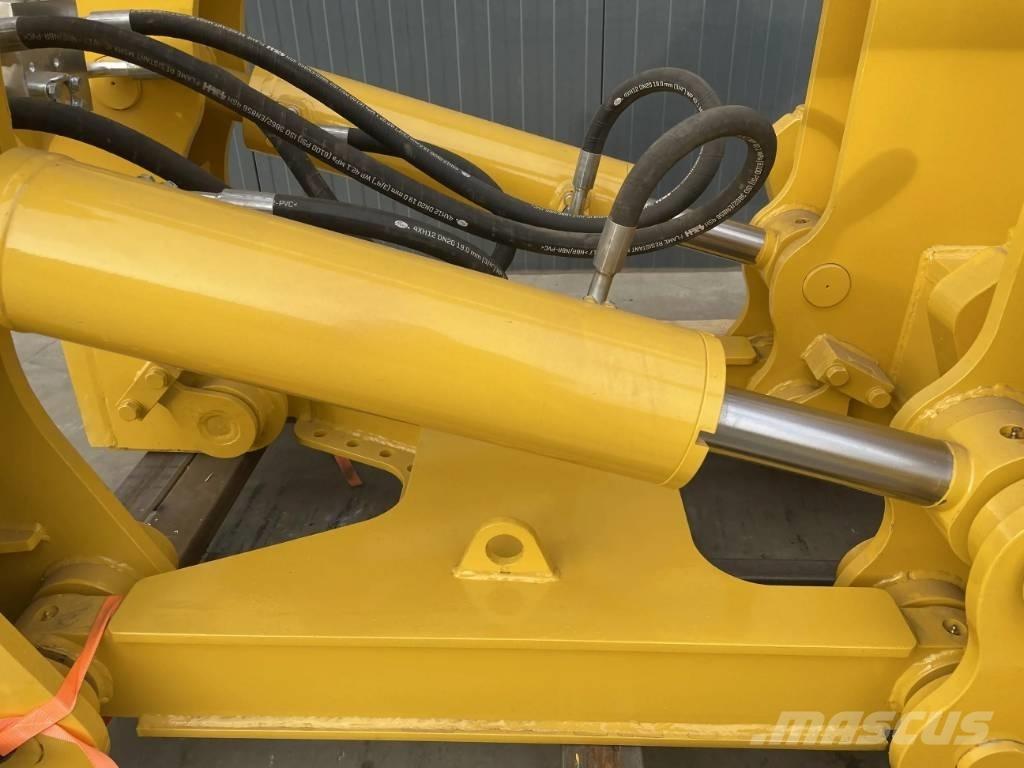 Komatsu D85 スカリファイヤ
