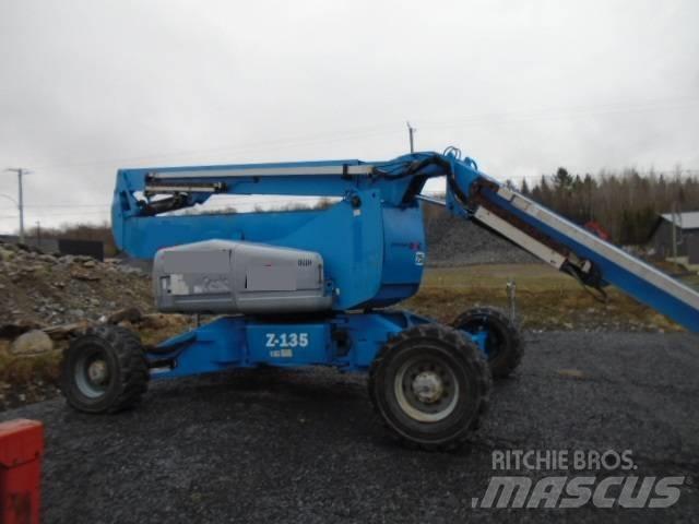 Genie Z 135/70 ブームリフト　屈伸型