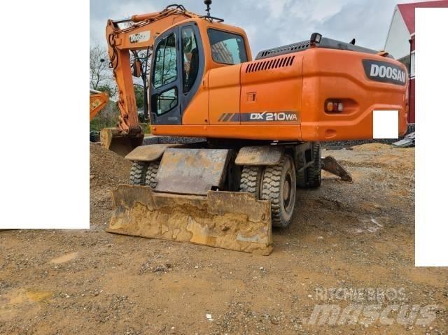 Doosan DX 210 W ホイール式油圧ショベル（パワーショベル・ユンボ・バックホー）