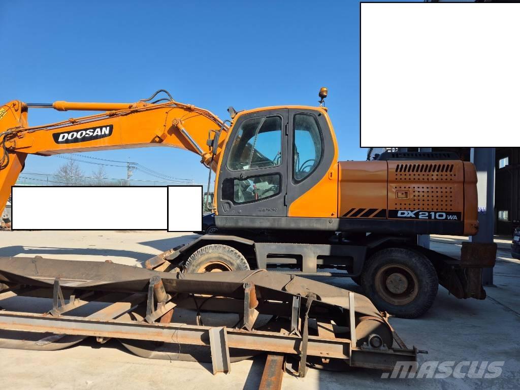 Doosan DX 210 W ホイール式油圧ショベル（パワーショベル・ユンボ・バックホー）