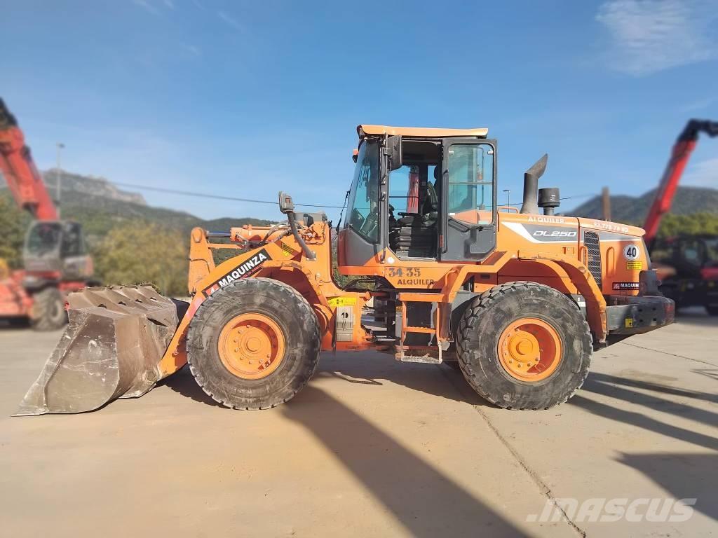 Doosan DL 250-5 ホイールローダー・タイヤショベル