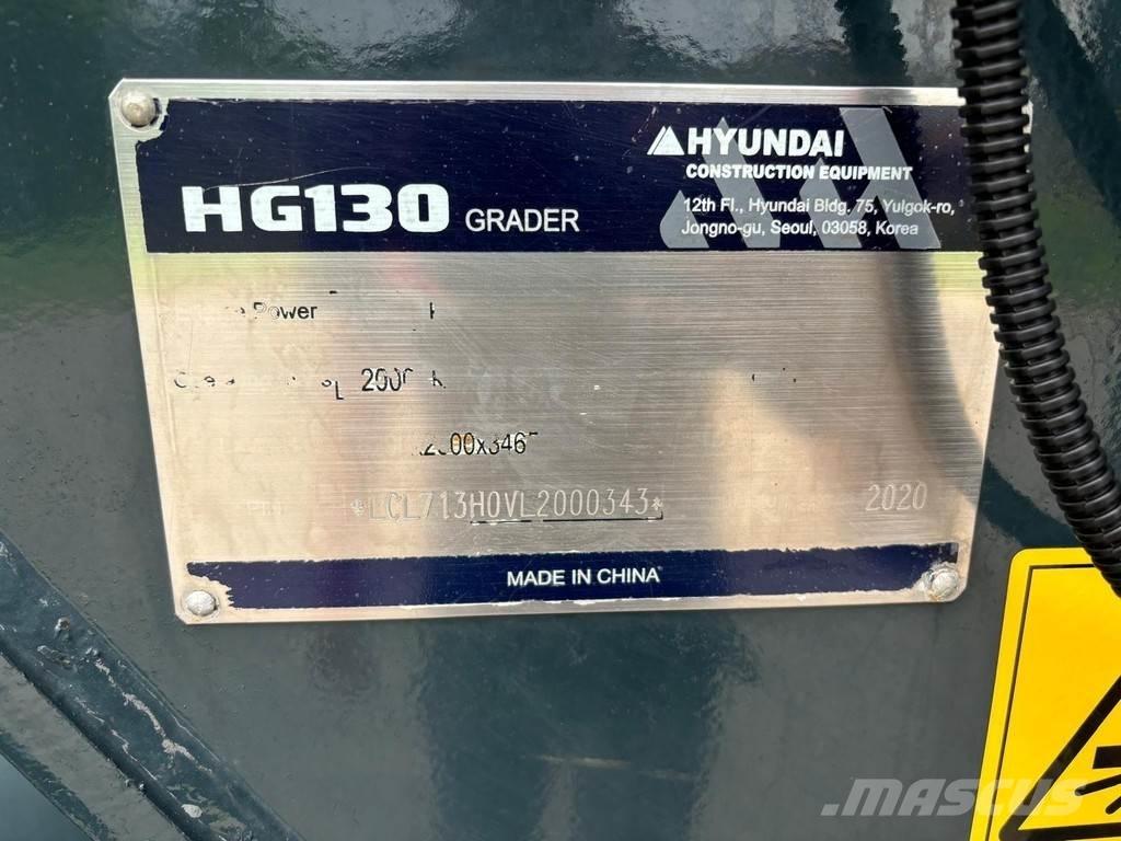 Hyundai HG130 モーターグレーダー