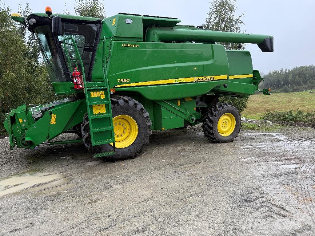 John Deere T550 コンバイン