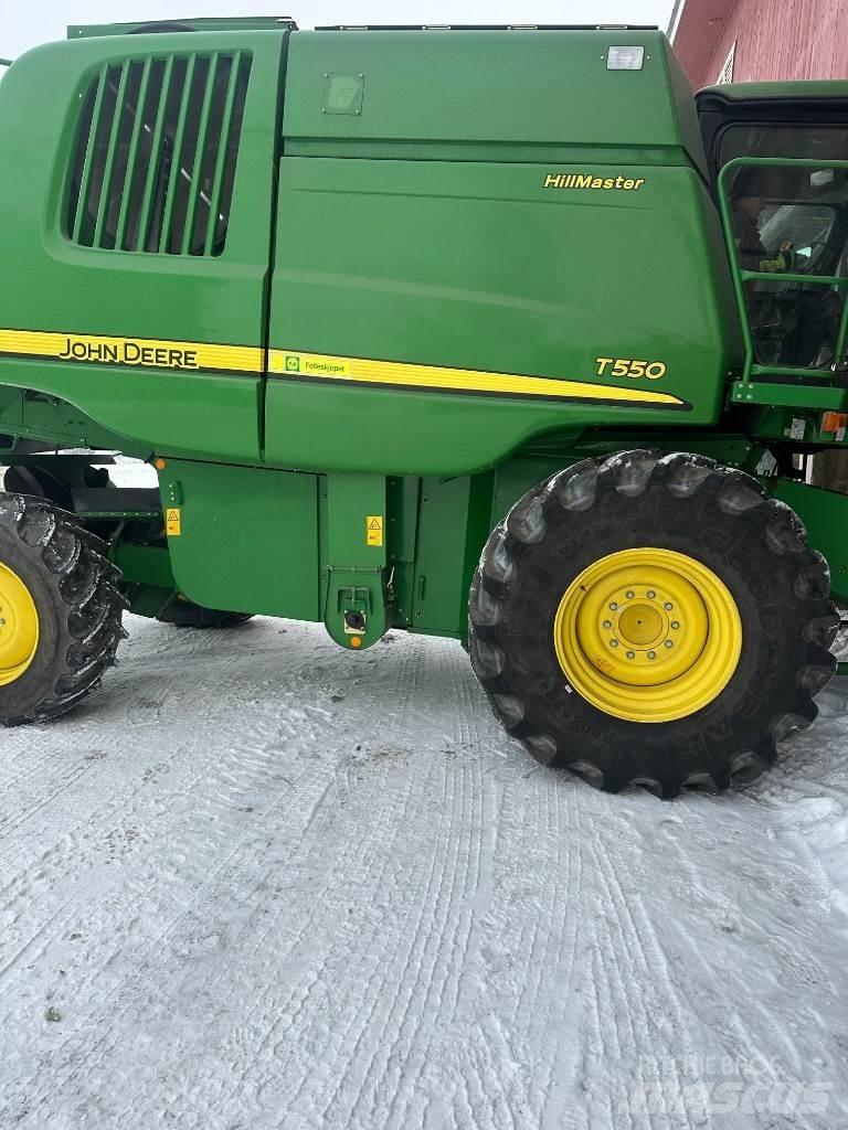 John Deere T550 コンバイン