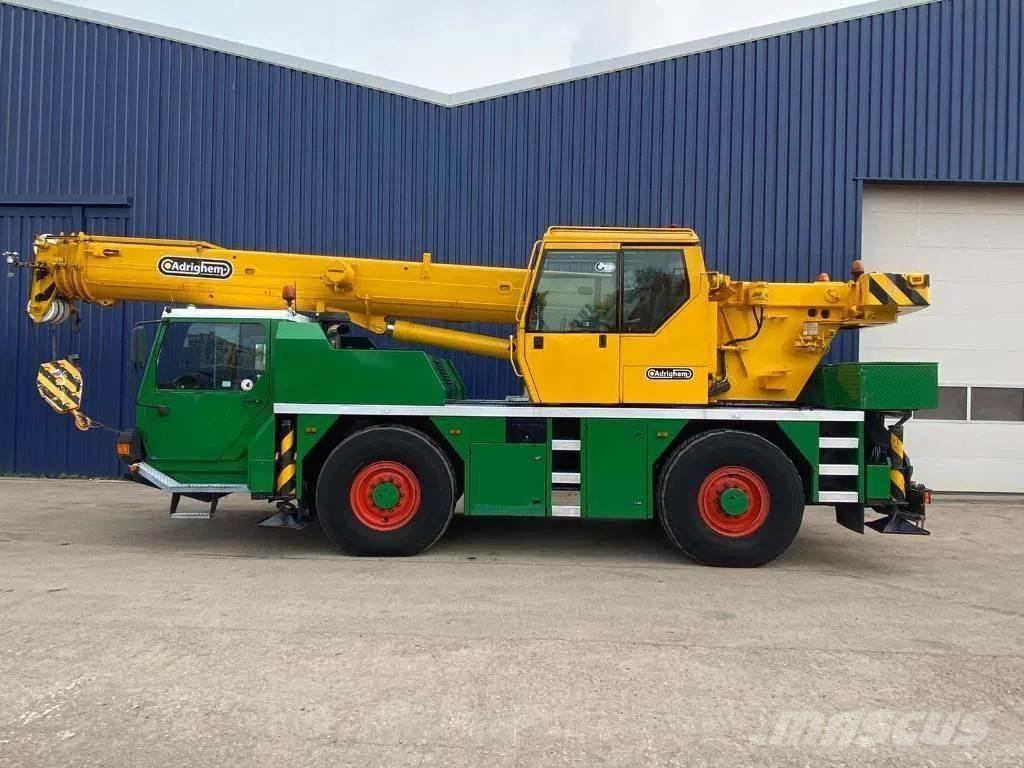 Liebherr LTM1030-2 オールテレーンクレーン