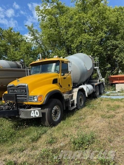 Mack CV 713 コンクリートポンプ車