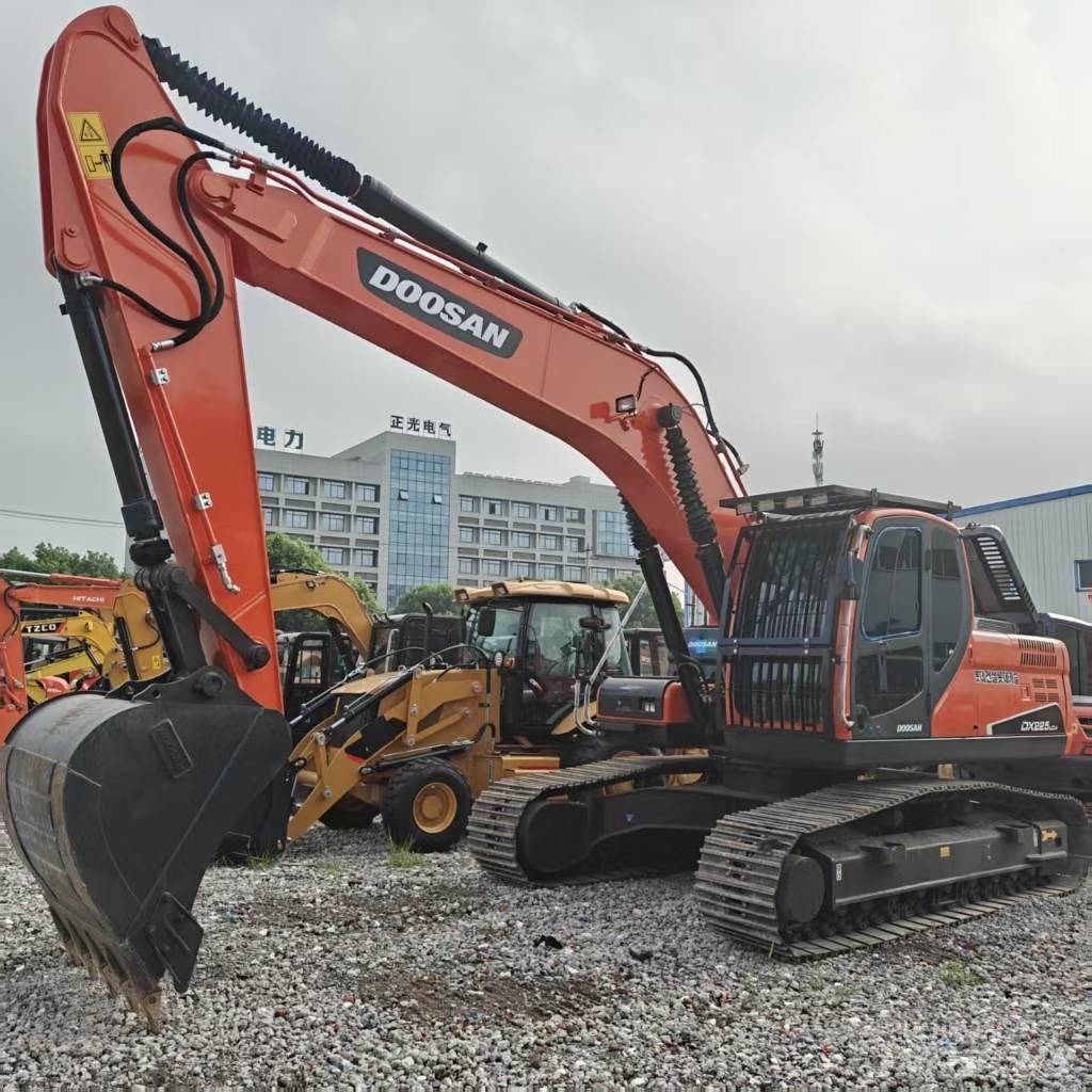 Doosan DX 225 LCA 大型油圧ショベル12t以上（パワーショベル・ユンボ）