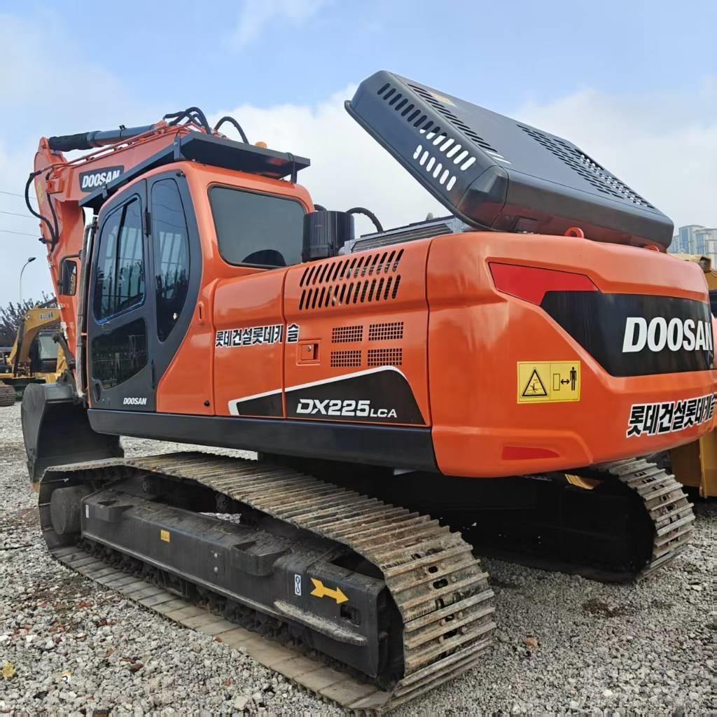 Doosan DX 225 LCA 大型油圧ショベル12t以上（パワーショベル・ユンボ）