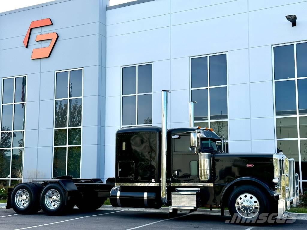 Peterbilt 389 PRIDE 中古トラクターヘッド | トレーラーヘッド