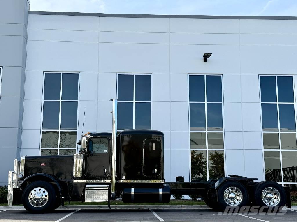 Peterbilt 389 PRIDE 中古トラクターヘッド | トレーラーヘッド