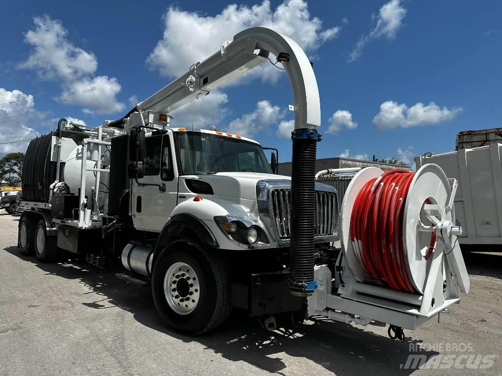 International 7500 コンバイン／バキュームトラック