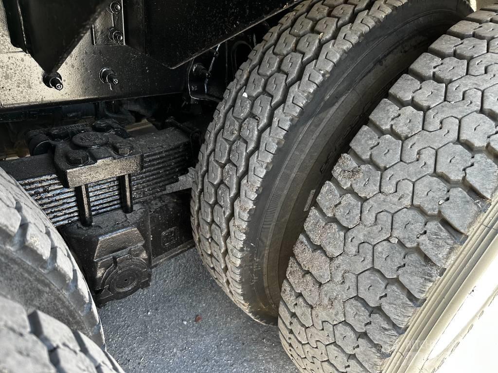International 7500 コンバイン／バキュームトラック