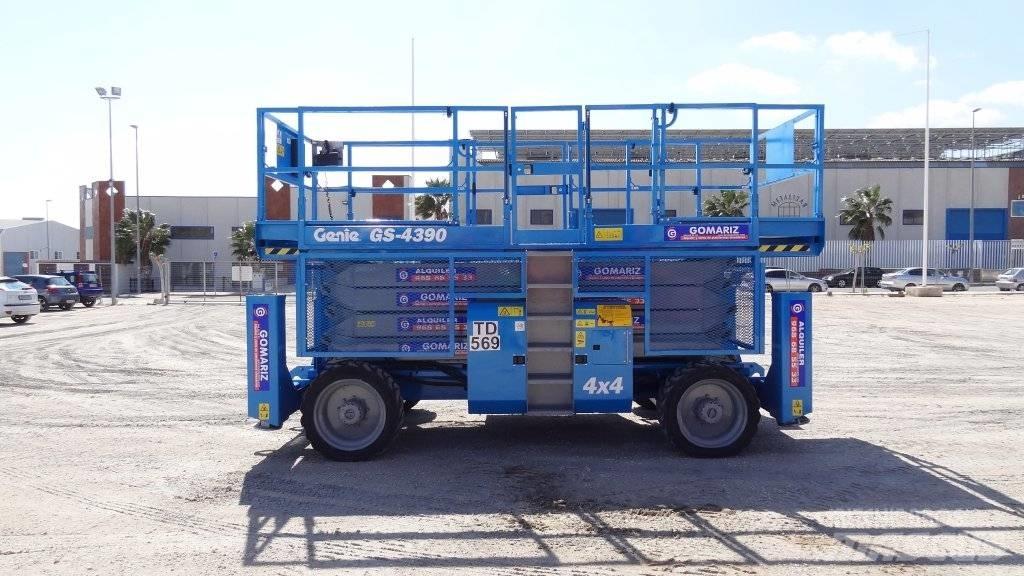 Genie GS 4390 RT シザースリフト