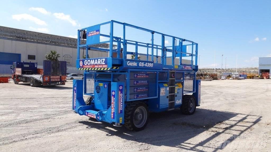Genie GS 4390 RT シザースリフト
