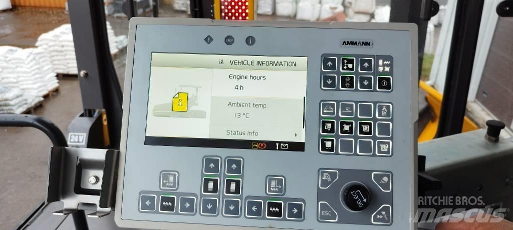 ABG 6820 アスファルトフィニッシャ