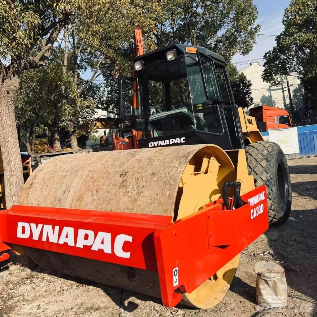 Dynapac CA 30 D 振動ローラ