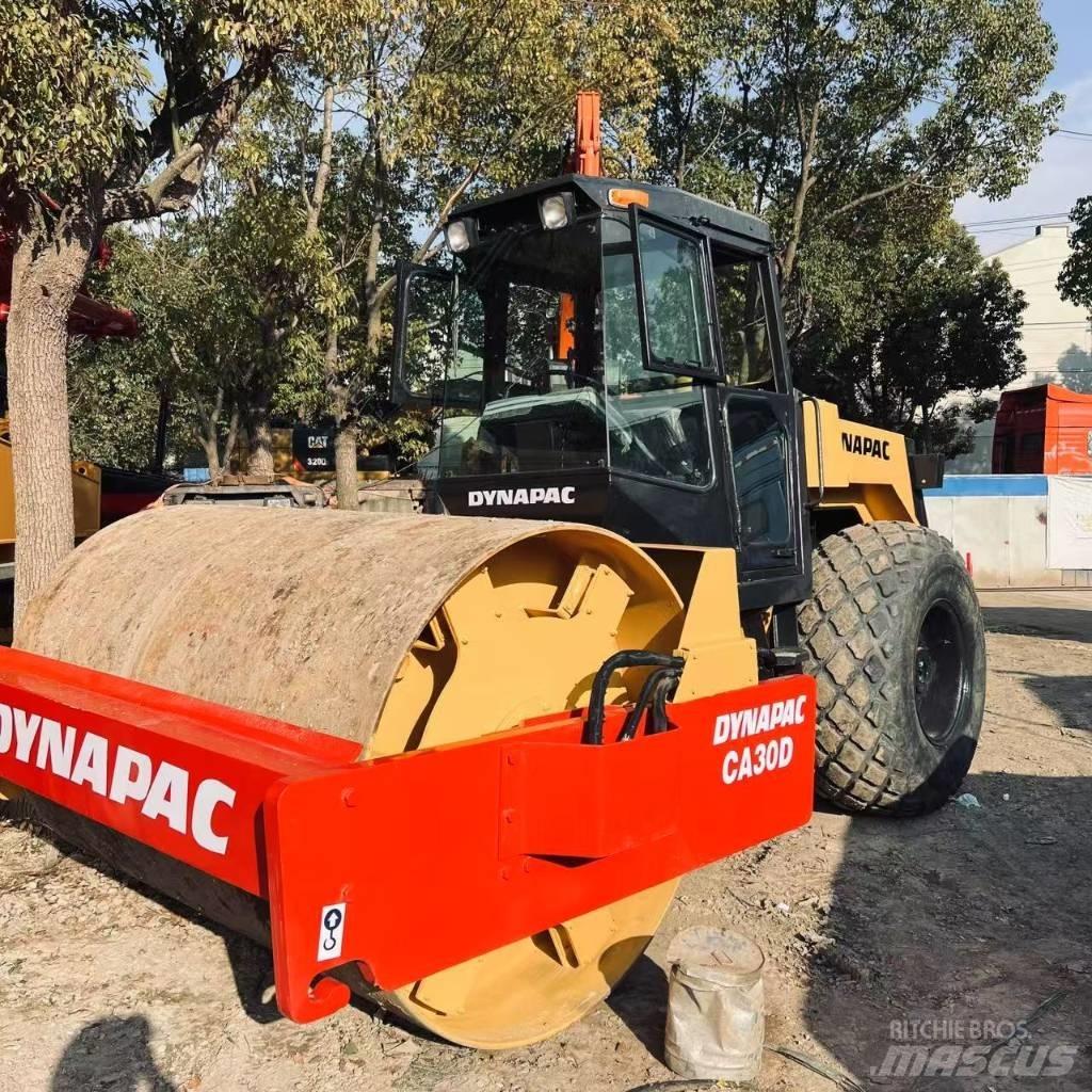 Dynapac CA 30 D 振動ローラ