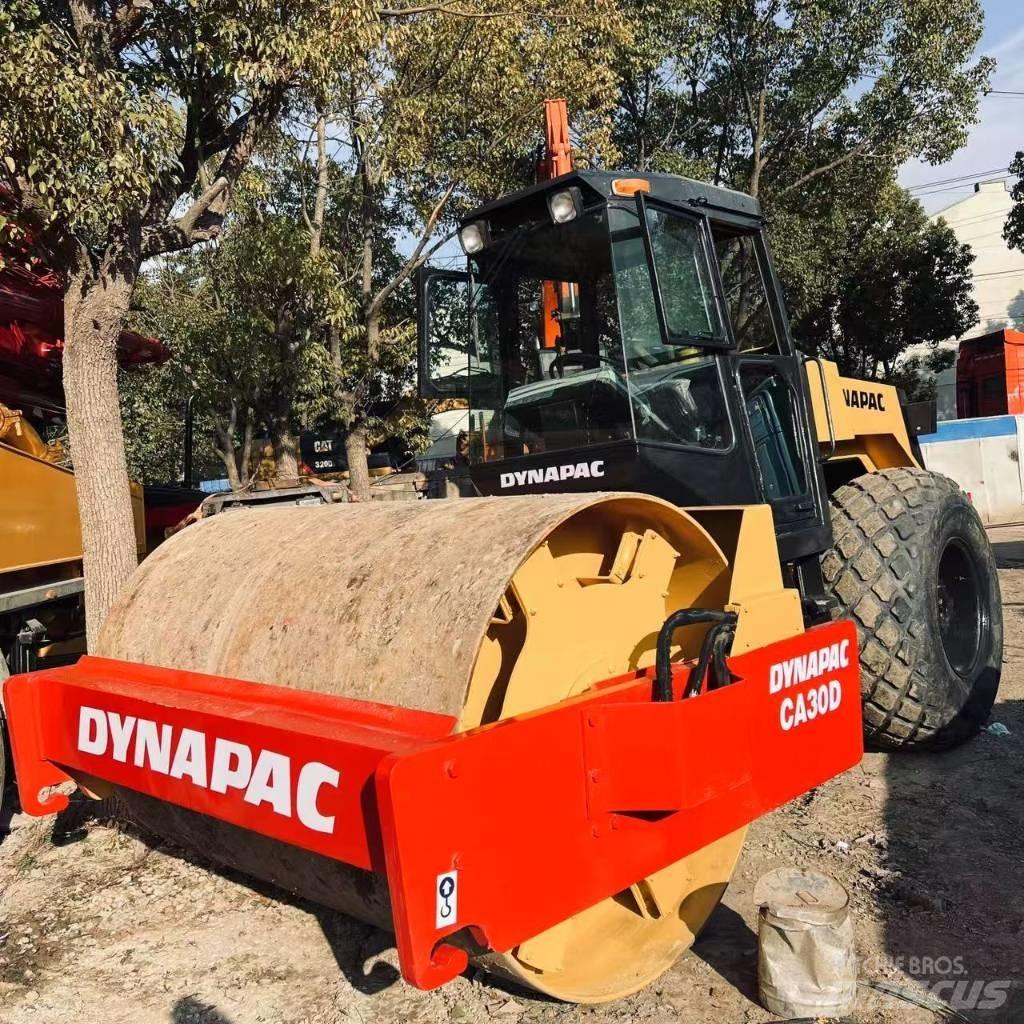 Dynapac CA 30 D 振動ローラ