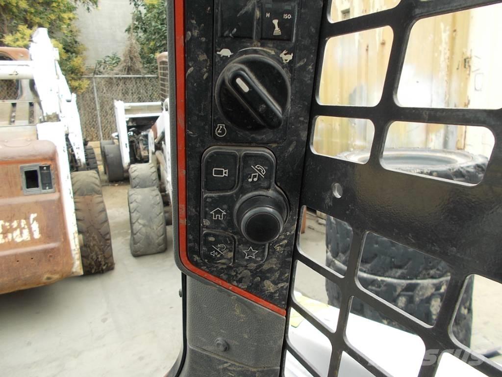 Bobcat T66 スキッドステアローダー