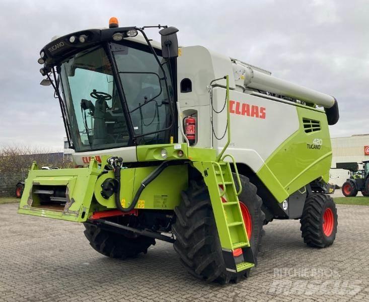CLAAS TUCANO 420 コンバイン