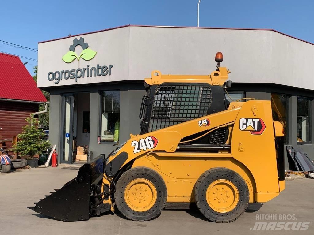 CAT 246 スキッドステアローダー