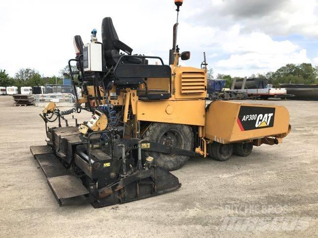CAT AP 300 アスファルトフィニッシャ