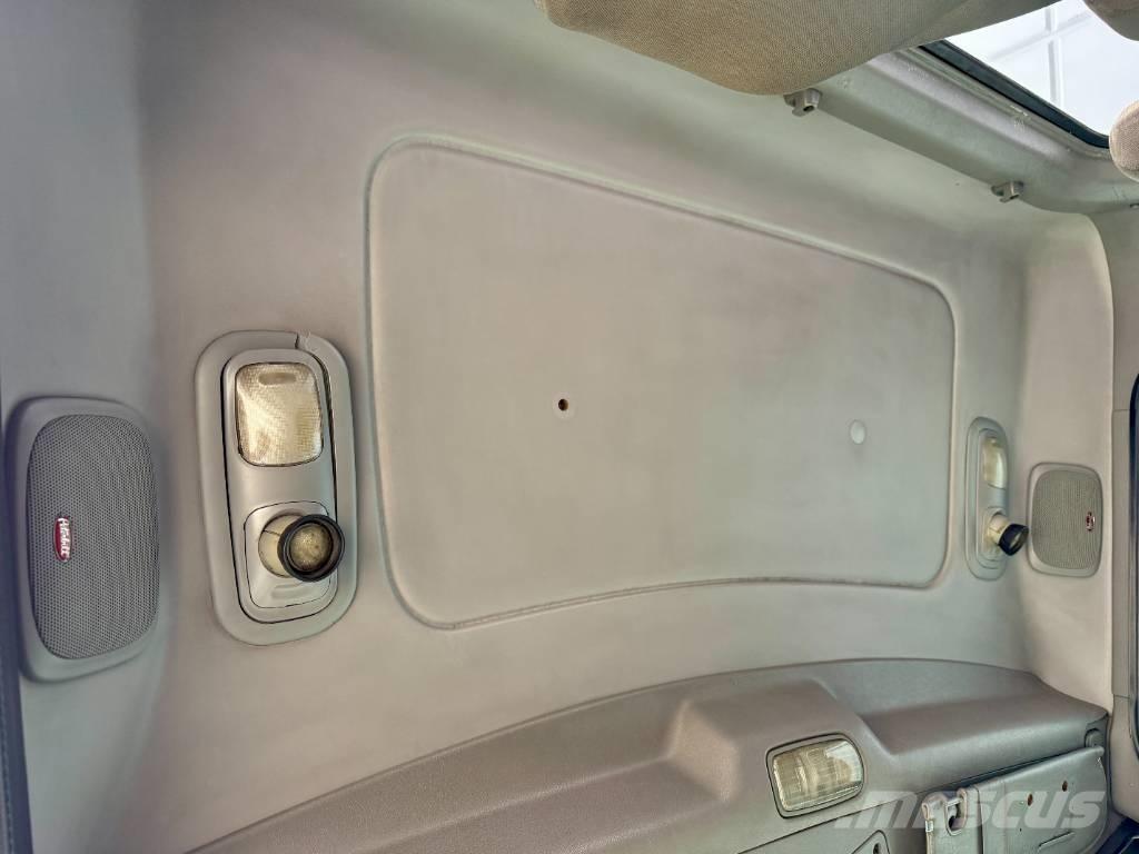 Peterbilt 388 中古トラクターヘッド | トレーラーヘッド