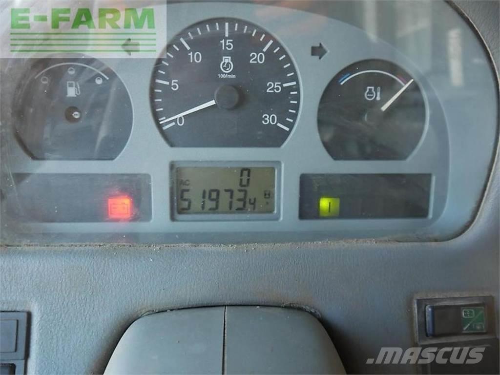 Valtra 8450 トラクター