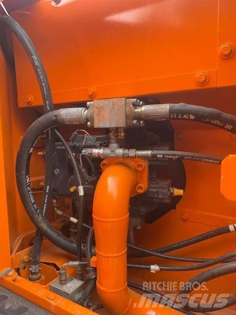 Doosan DX 180 LC 大型油圧ショベル12t以上（パワーショベル・ユンボ）