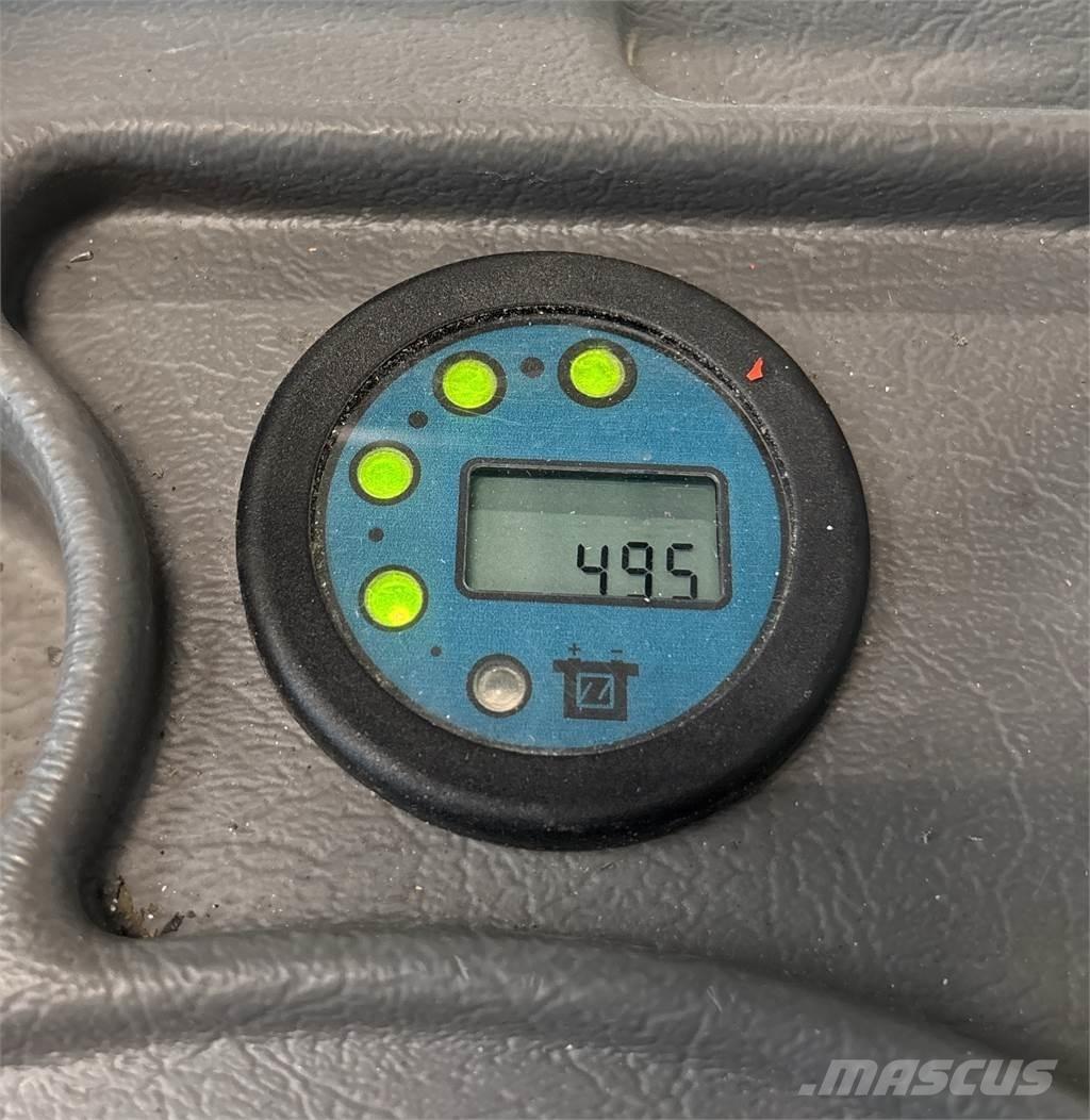 Atlet A160 自走式スタッカー