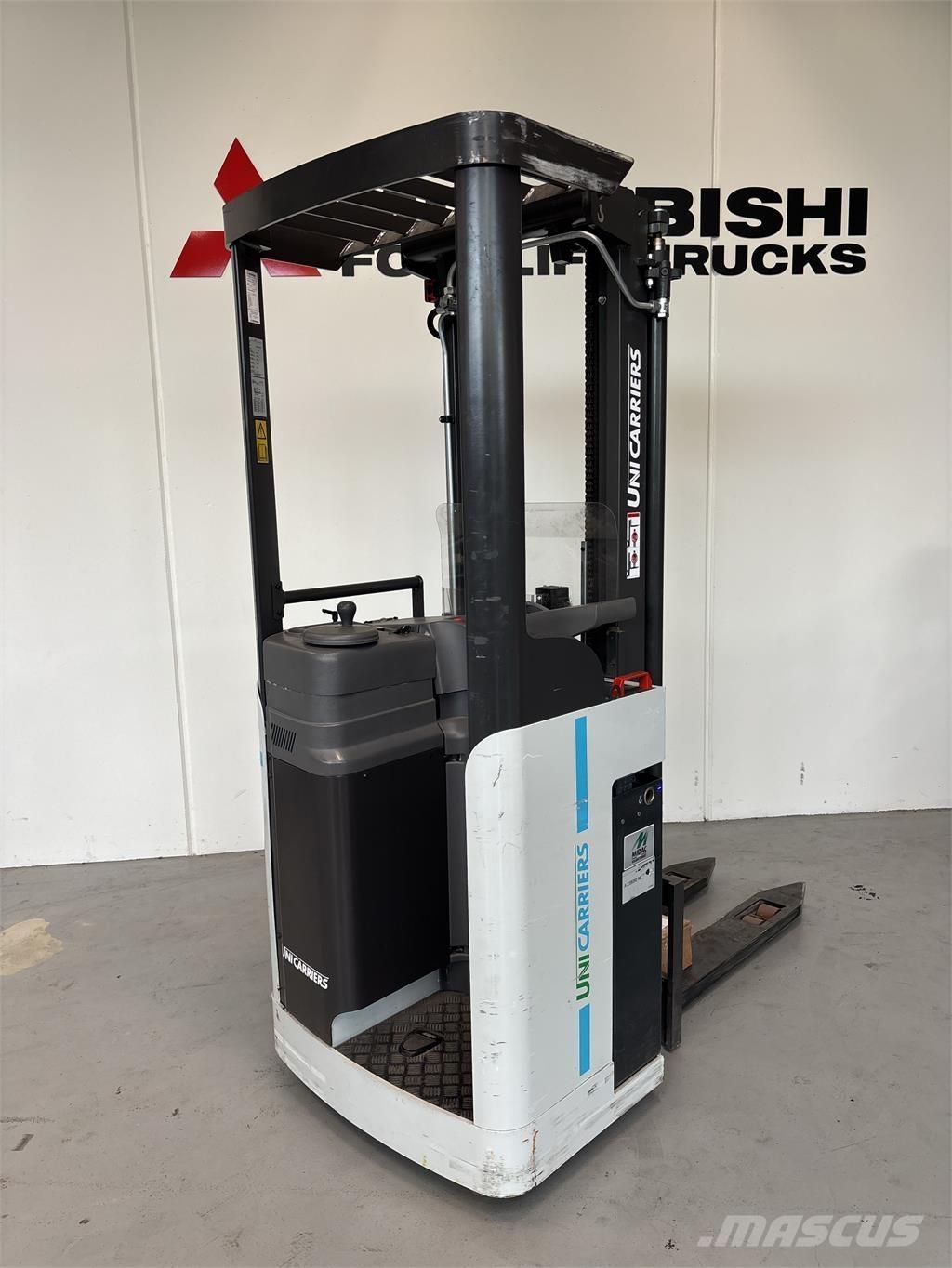 Atlet A160 自走式スタッカー