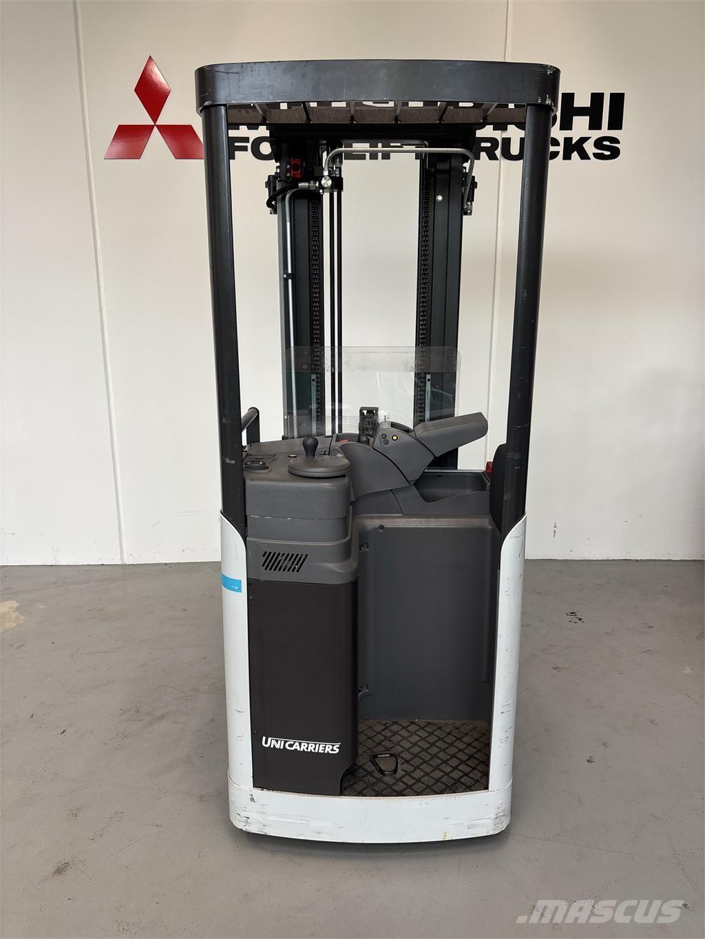 Atlet A160 自走式スタッカー