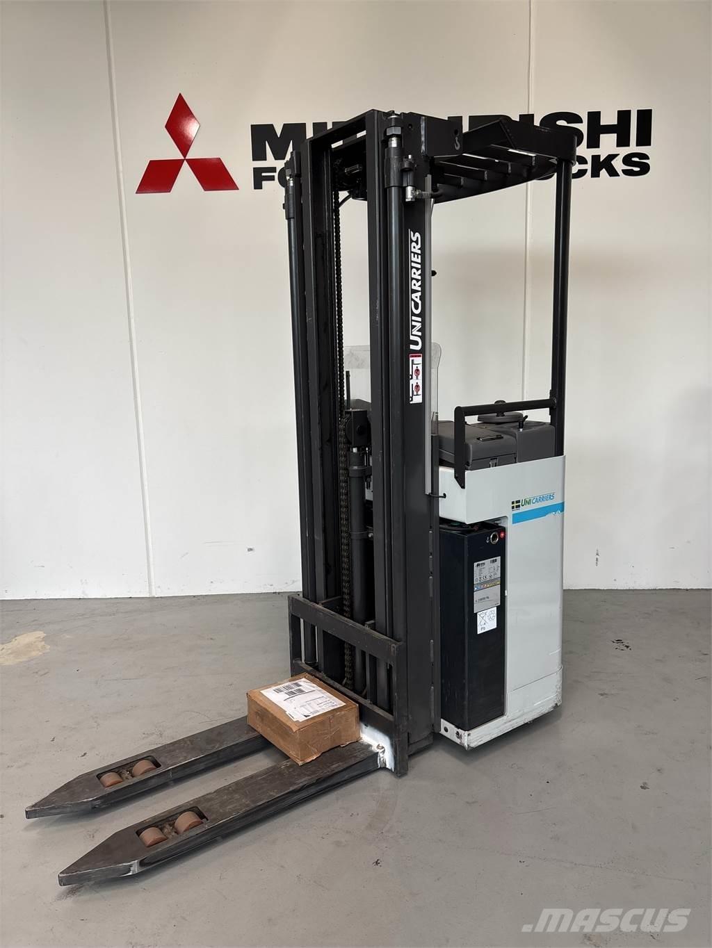 Atlet A160 自走式スタッカー