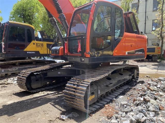 Doosan DX 225 LC 大型油圧ショベル12t以上（パワーショベル・ユンボ）