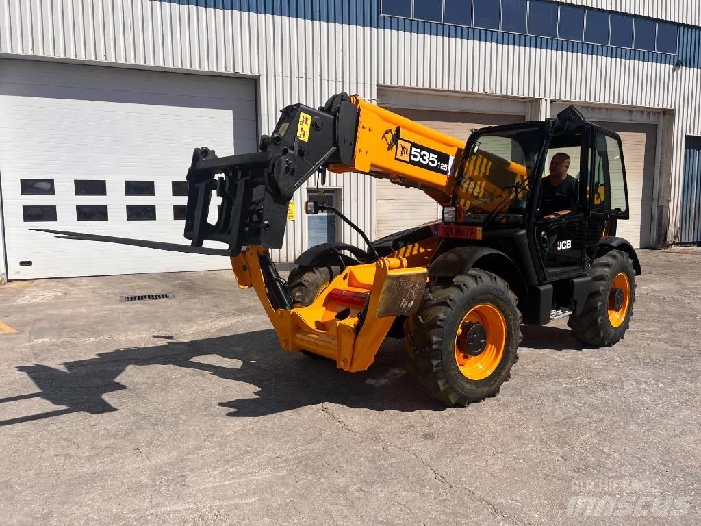 JCB 535-125 テレスコーピックハンドラー