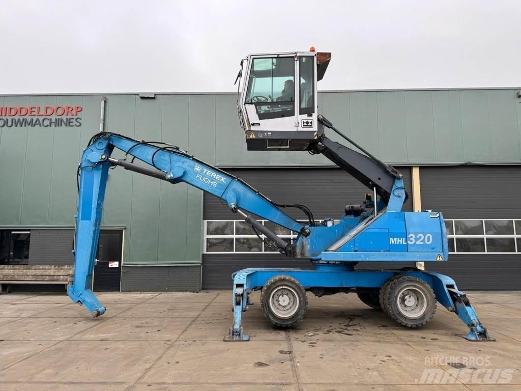 Fuchs MHL 320 廃棄物／工業産廃処理機