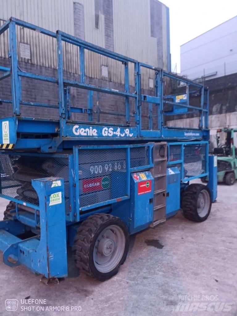 Genie GS 4390 RT シザースリフト