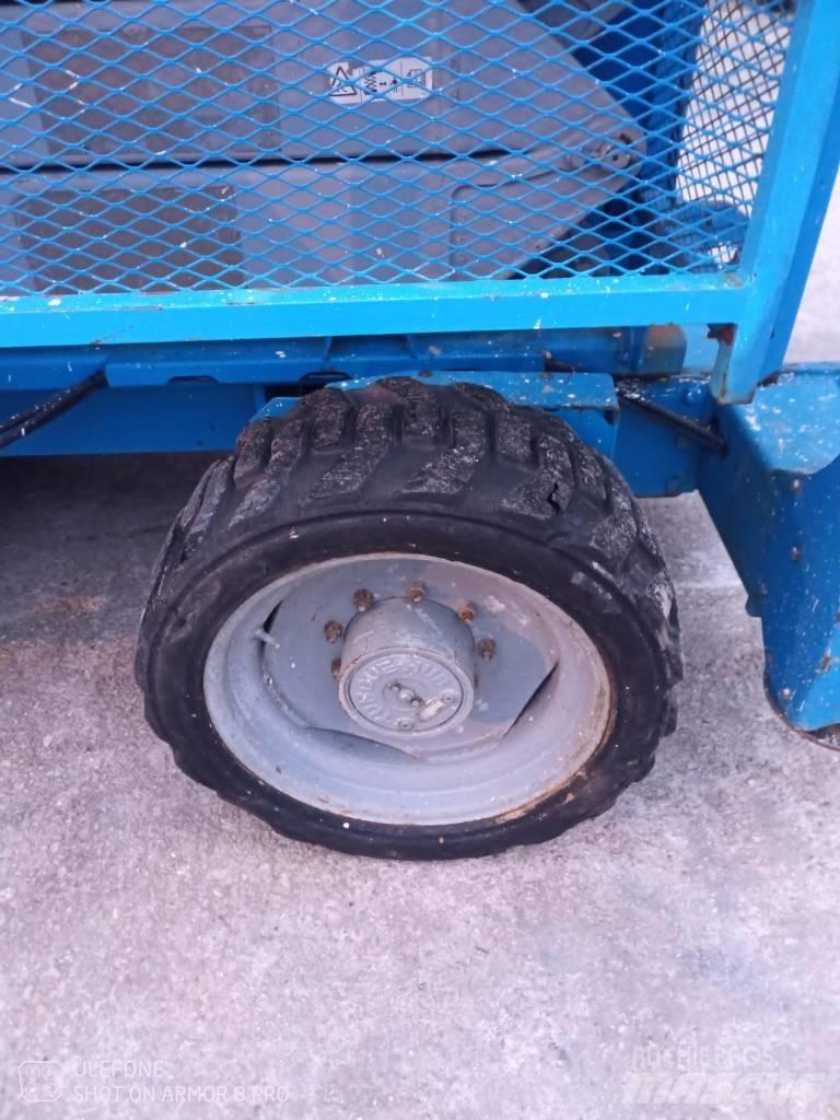 Genie GS 4390 RT シザースリフト