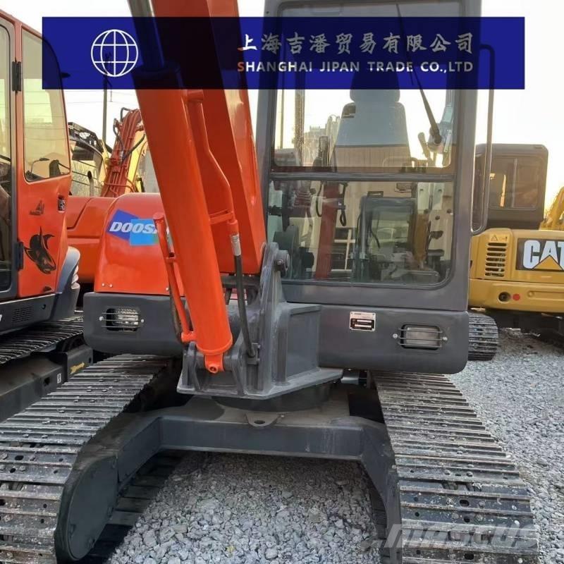 Doosan DH 55 ミニ油圧ショベル 7t以下（ミニユンボ・ミニディガー）