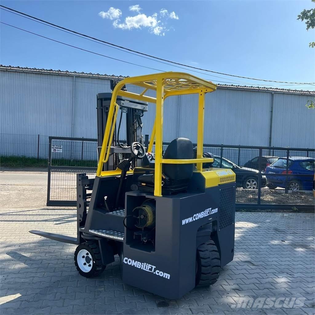 Combilift CBE 3000 全方向リーチ型フォークリフト