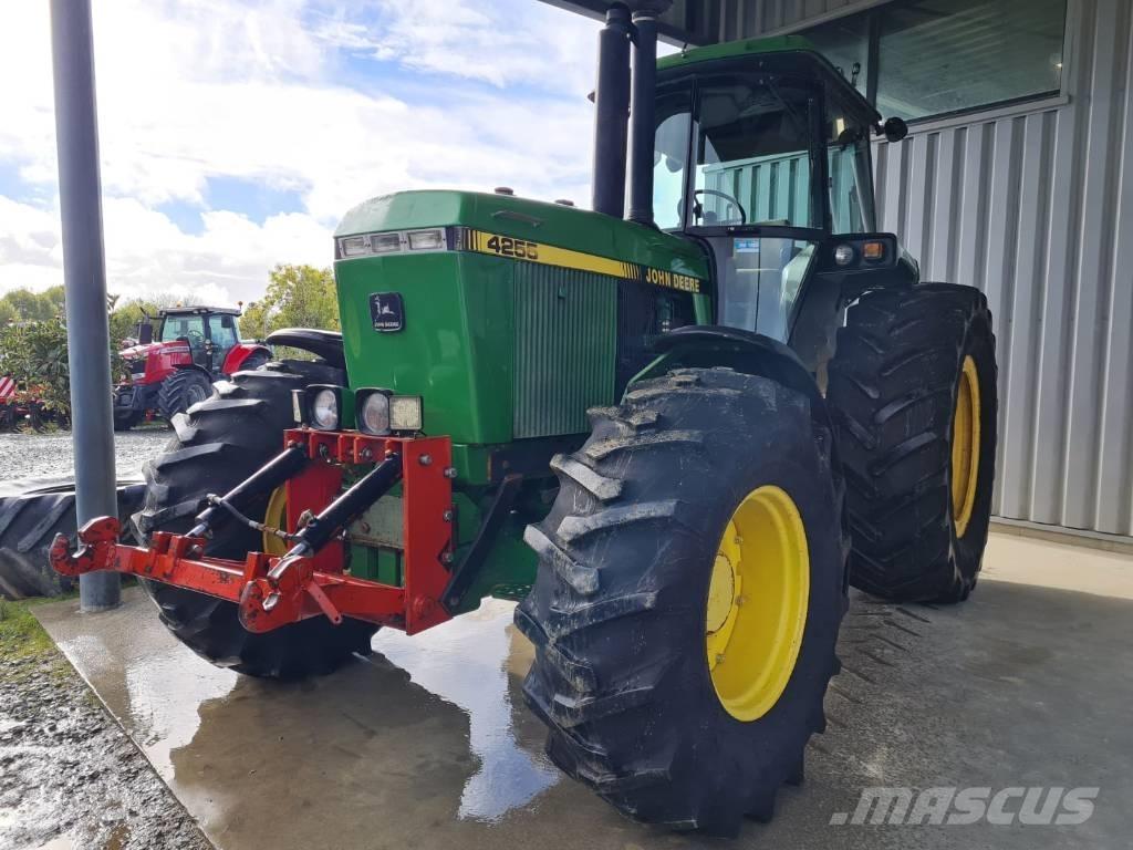 John Deere 4255 トラクター