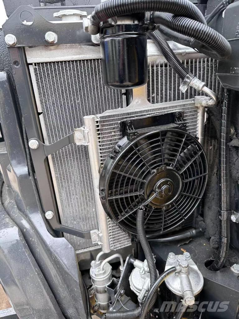Komatsu PC 55 MR ミニ油圧ショベル 7t以下（ミニユンボ・ミニディガー）
