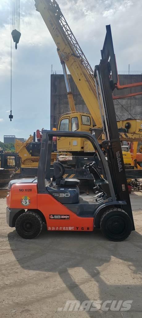 Toyota FD 30 ディーゼル・軽油