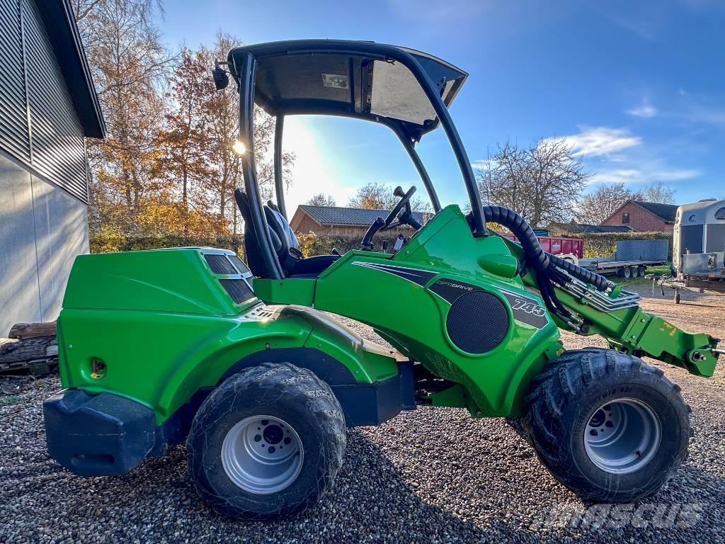 Avant 745 多目的ローダー