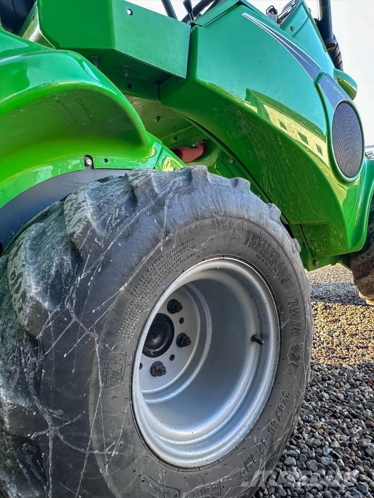 Avant 745 多目的ローダー