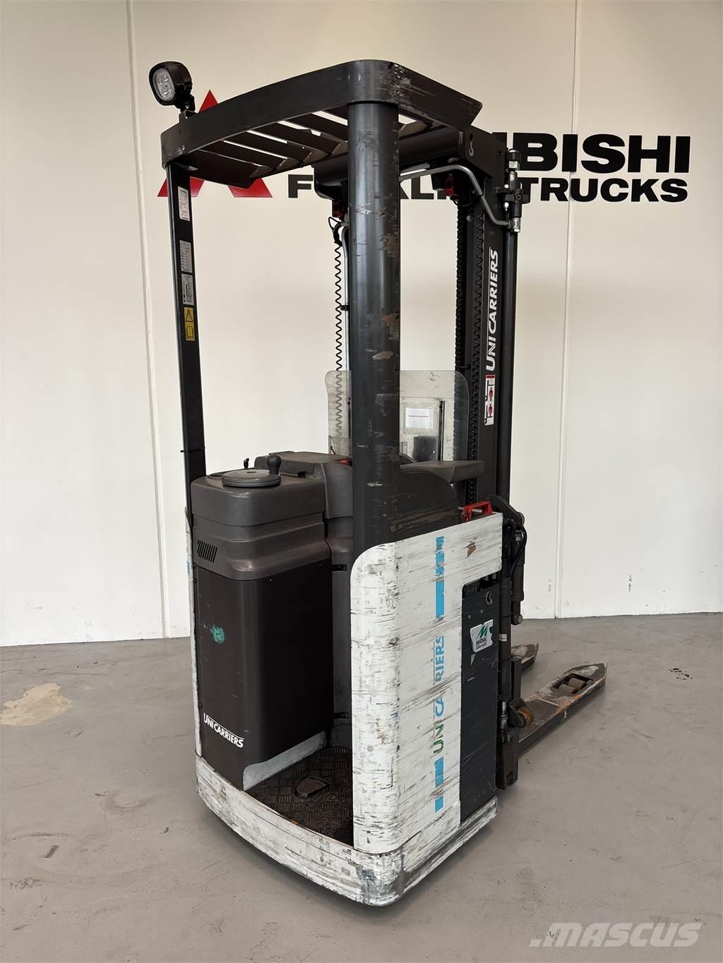 Atlet A160 自走式スタッカー