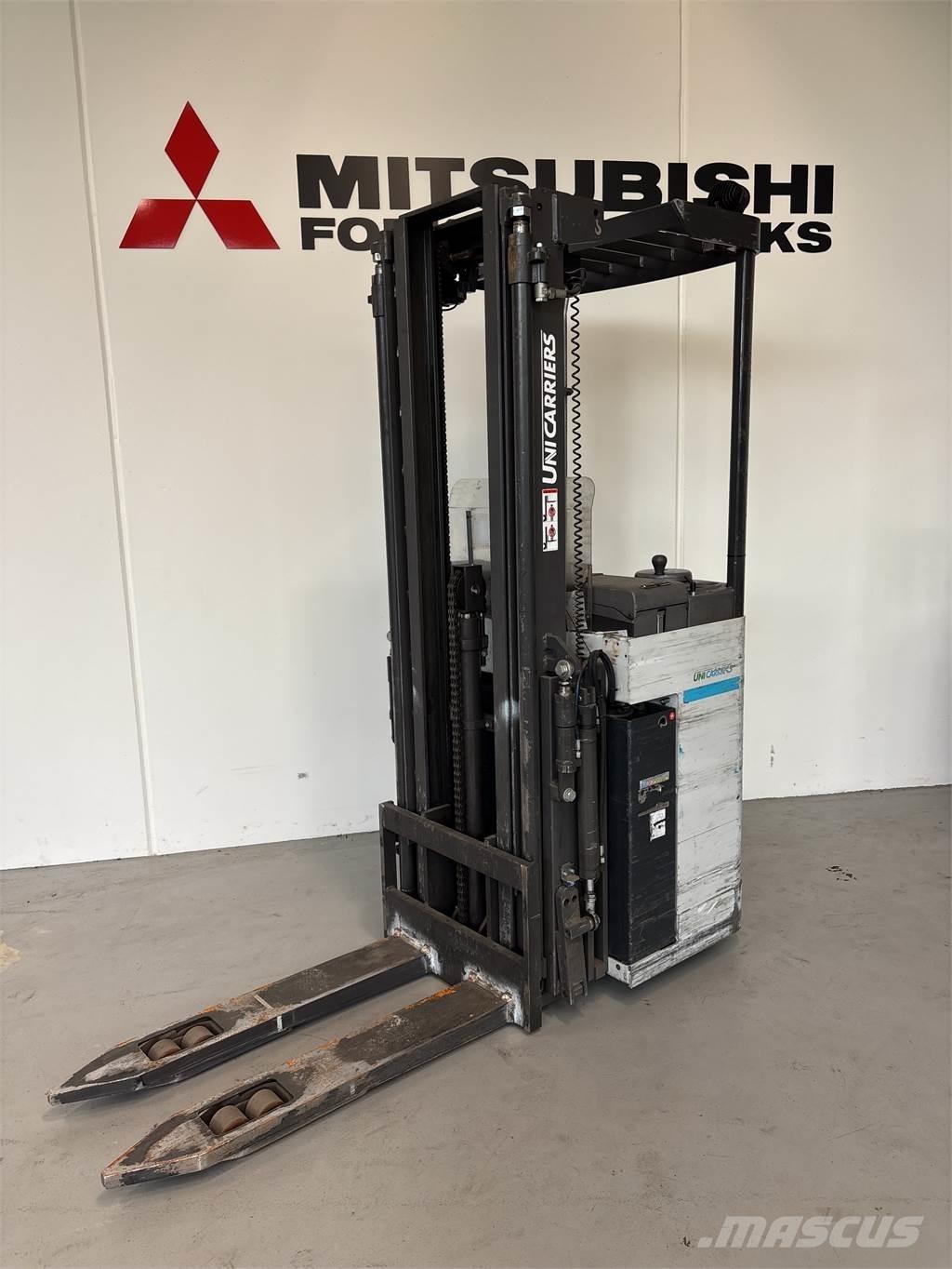 Atlet A160 自走式スタッカー